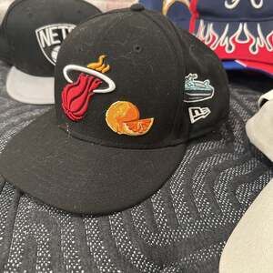 Miami Heat New Era Black City Transit 59FIFTY Fitted Hat SIZE 7!
